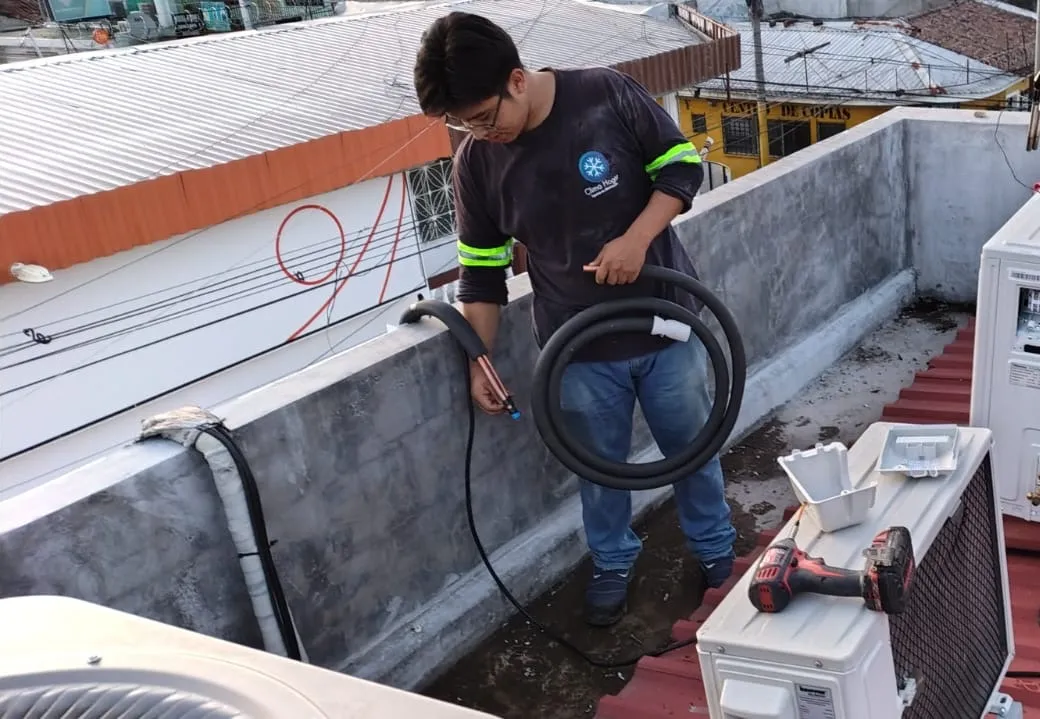 Mantenimiento preventivo de aire acondicionado por Clima Hogar SV